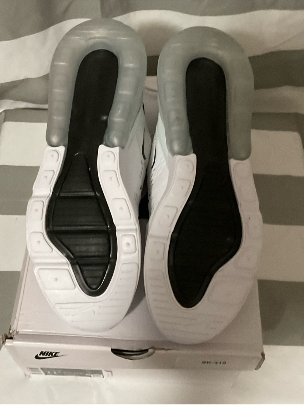 Nike Air Max270 “White-Black” Men’s 11.5/Women’s 13 Brand New w/Damaged Box #105 - Picture 6 of 7